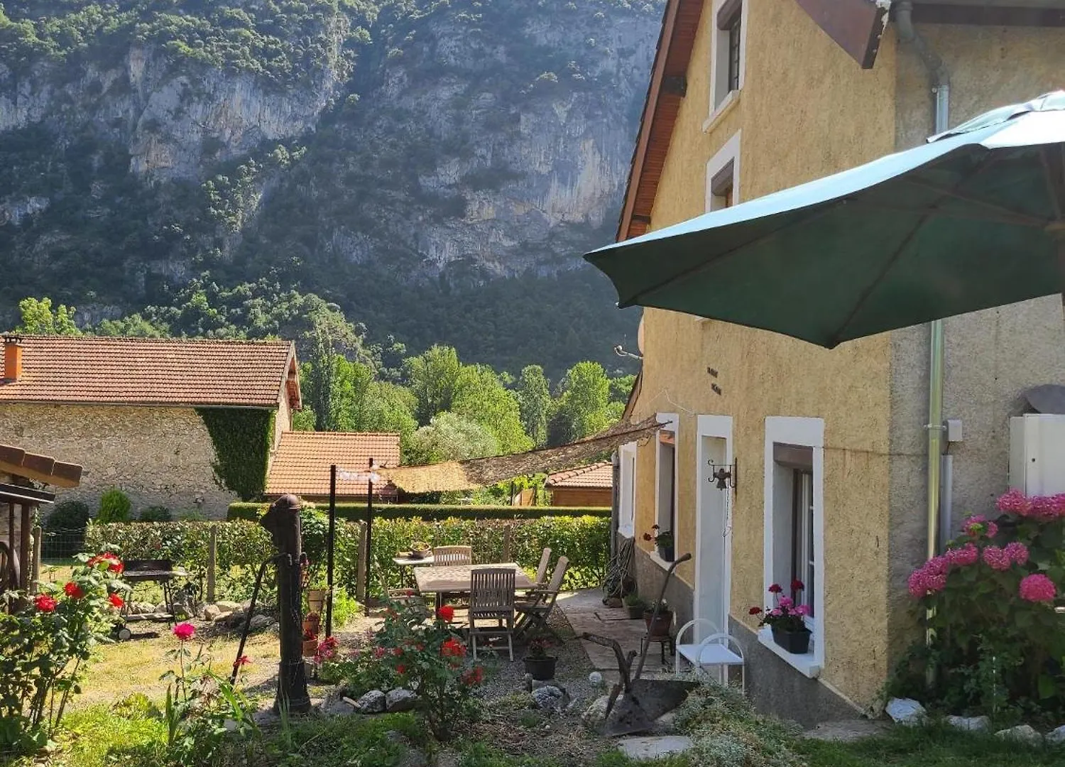 Vakantiehuis Maison Au Calme Avec Vue Sur Montagne Ornolac-Ussat-les-Bains